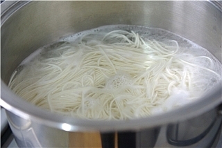 군침 돌아요~~~ 골뱅이 비빔국수