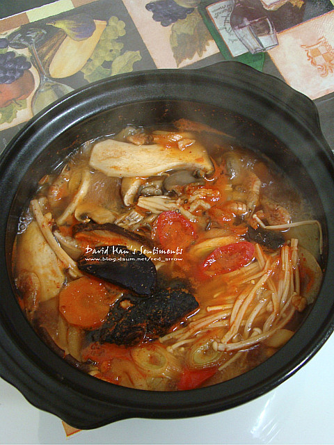 전골이 보약. 얼큰한 상황버섯전골 - 10만개의 레시피, 메뉴판키친 요리판