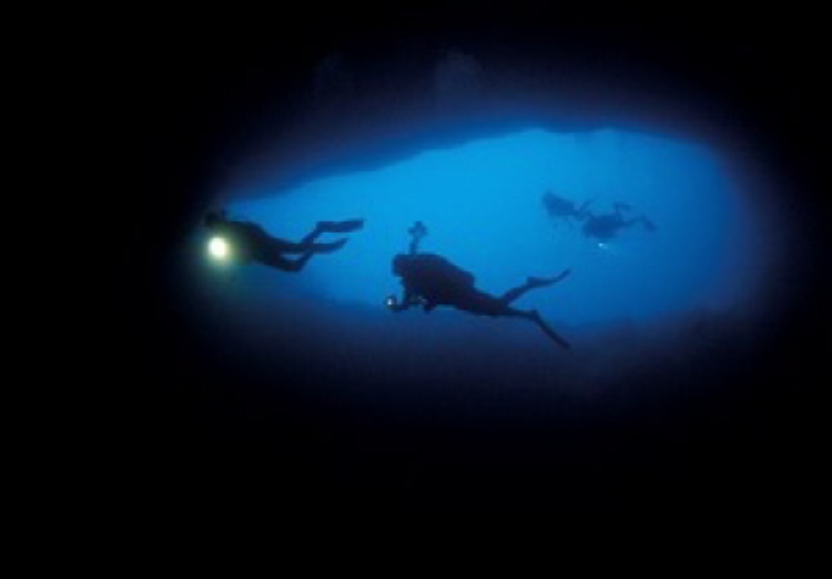 블루홀(BLUE HOLE) 이미지
