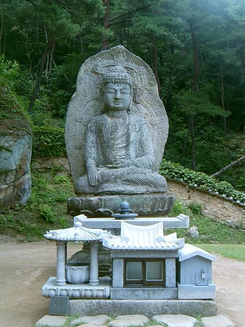 경주 남산 미륵곡 석조여래좌상